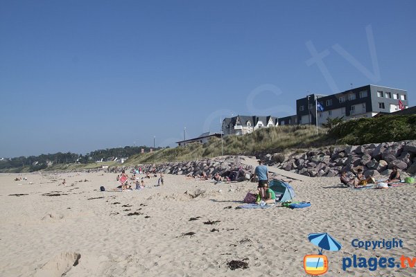 Minieu beach and view on the seaside resort of Sables d'Or les Pins