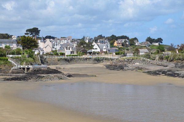 Vue générale de la plage de la Grève Noire à St Quay