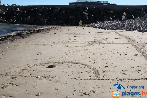 Plage à côté du port du Diben