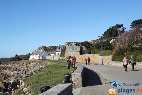 Promenade le long de la plage de Primel à Plougasnou