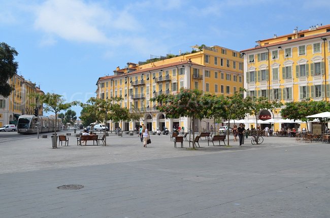 Immeuble niçois sur la Place Garibaldi