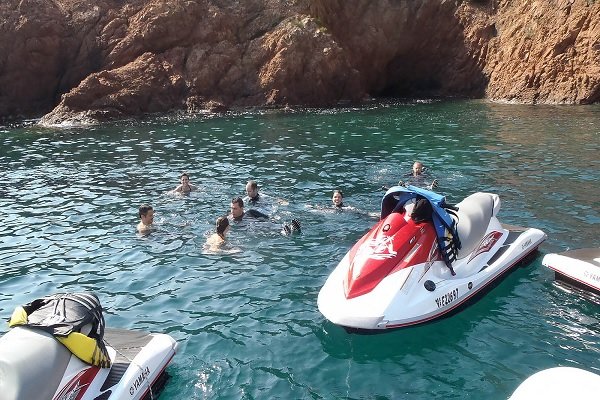 Baignade dans l'Esterel en Jet ski