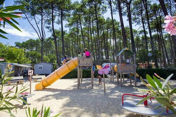 Aire de jeux pour les enfants au camping Les Oyats - Seignosse