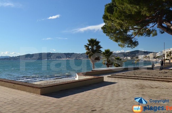 Baie de Juan les Pins depuis le square Gould