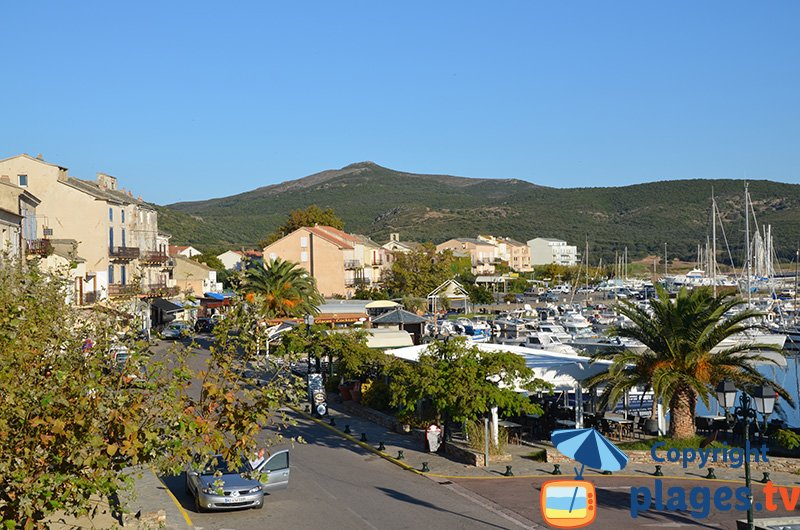 Le port de Macinaggio au nord du Cap Corse