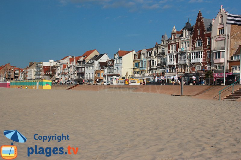 Les belles maisons de Malo les Bains vues depuis la plage