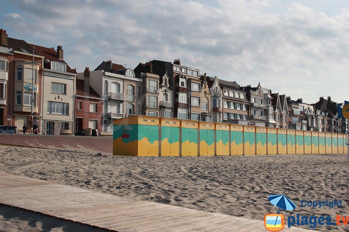 Le front de mer et les cabines de bains de Malo les Bains