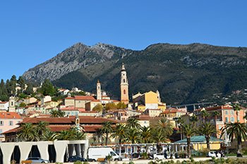 Menton: Berge und Basilika