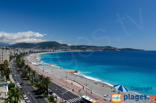 Vista del mare di Nizza in direzione del Capo Ferrat