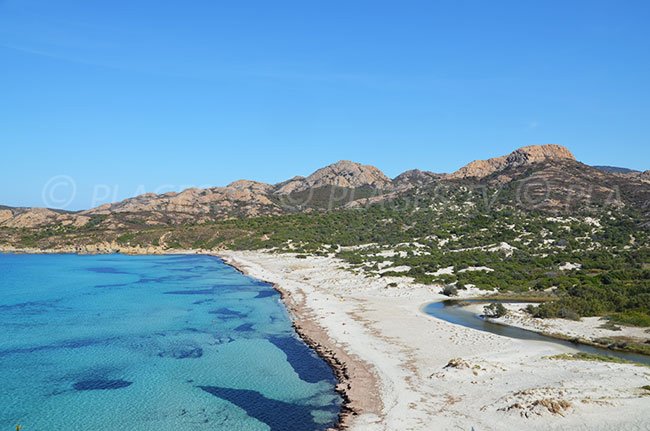 La spiaggia dell'Ostriconi a sud del Deserto delle Agriate