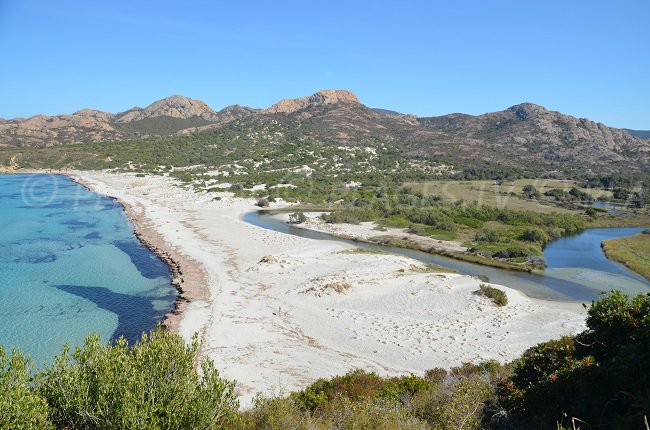 Ostriconi et sa plage avec son étang