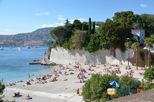 Plage passable au nord du Cap Ferrat