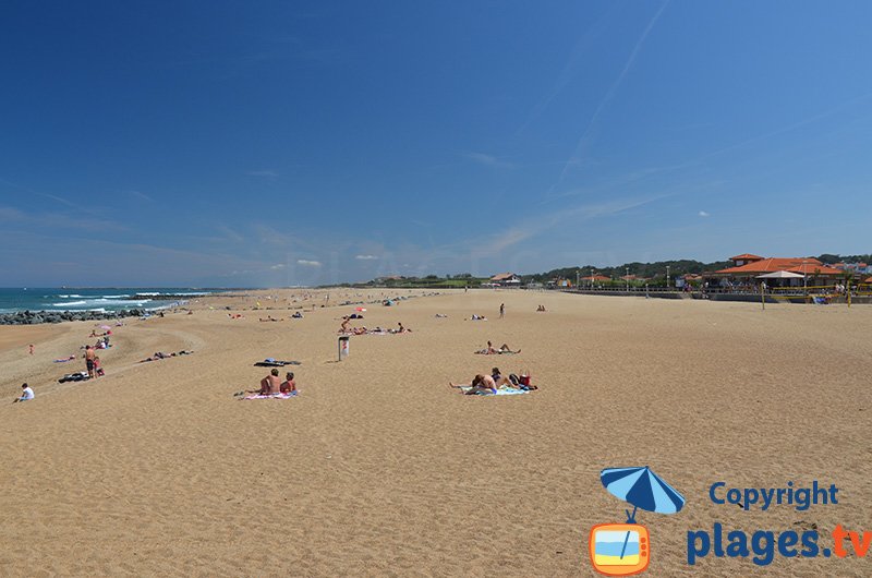 La grande plage de sable d'Anglet