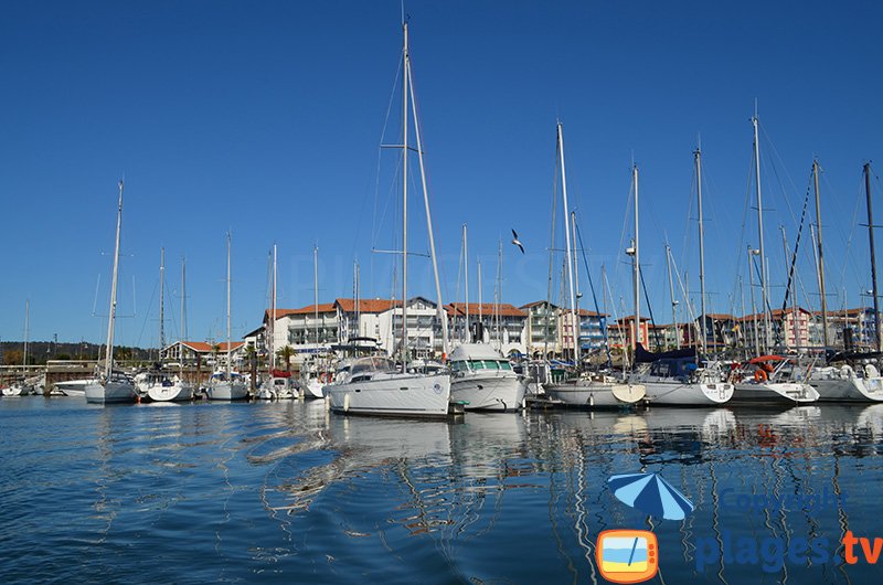 Hendaye et son port avec son style Basque