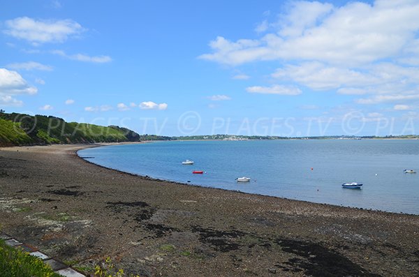 Plage dans l'anse du Fret de Lanvéoc