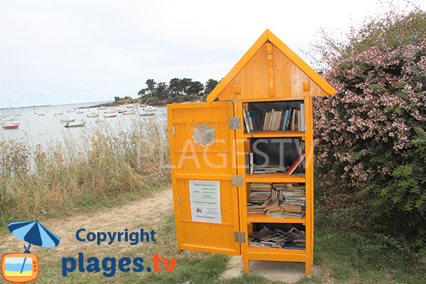 Bücher am Strand von Petit Kervoyal - Damgan