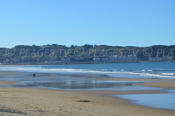 2 Jumeaux beach in Hendaye and view on Spain