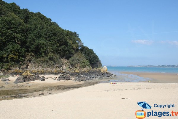 Rivière sur la plage des 4 Vaux - St Cast