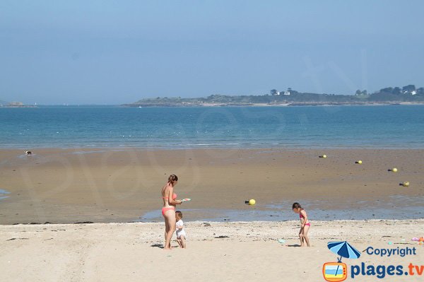 Plage des 4 Vaux avec vue sur Saint Jacut de la Mer