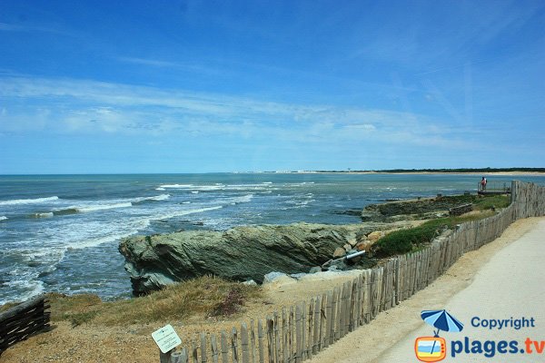 Promenade le long de la plage des 5 Pineaux