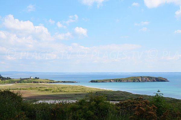 Photo of Aber beach and island in Douarnenez bay