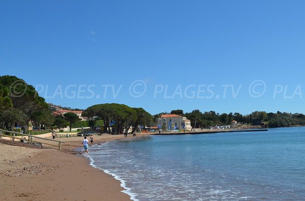 Beach in Agay with nautical center
