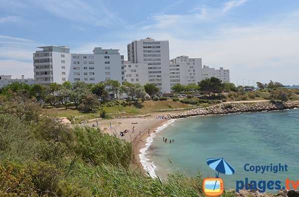 Plage de sable et de graviers d'Aigues Douces à Port le Bouc