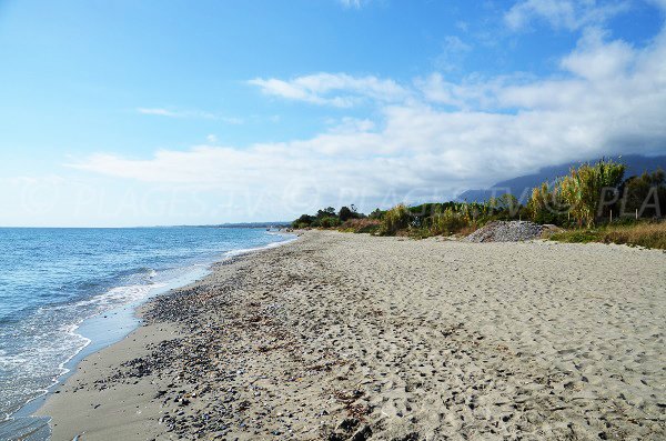 Plage d'Alba Serena en direction du sud