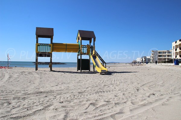 Aire pour les enfants sur la plage Albatros à Palavas