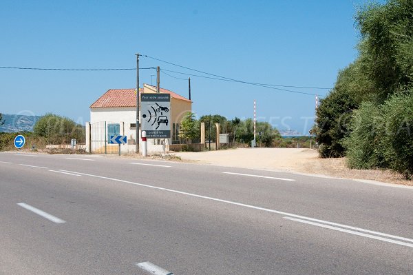 Accès à la plage d'Aliborni à Lumio