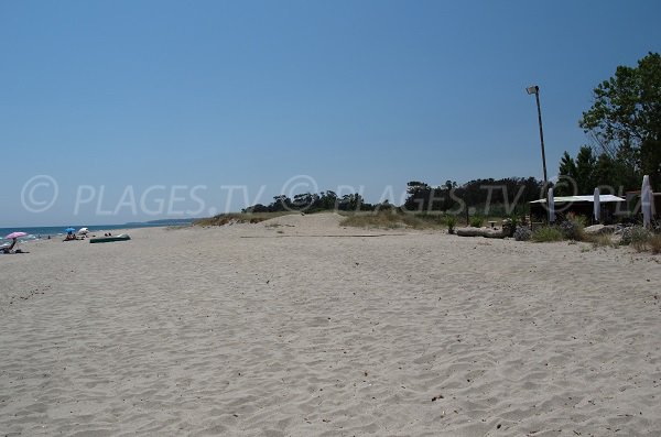 Large plage à San Giuliano en Corse - plage d'Alistro