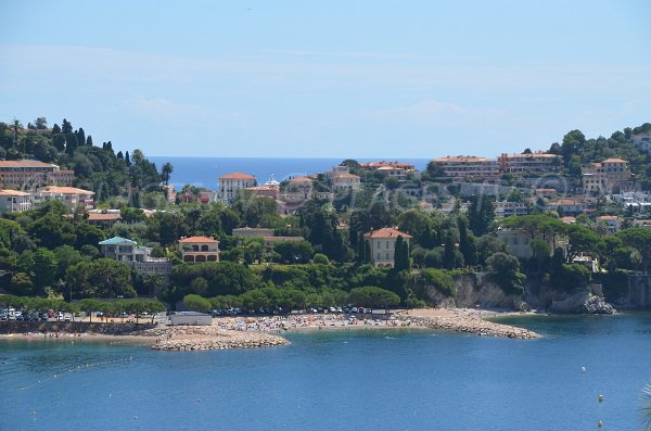 Vue aérienne de la plage de l'ange gardien à Villefranche sur Mer