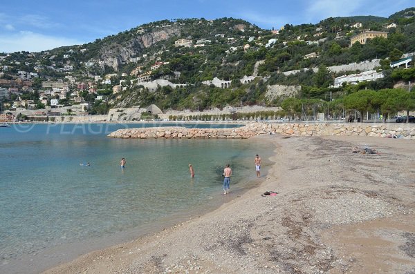 Petite plage de sable après la plage de la Marinière de Villefranche