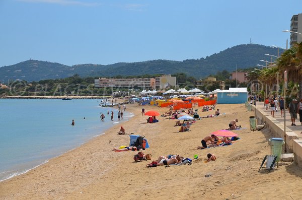 Plages privées sur la plage de l'Anglade au Lavandou