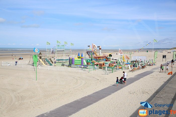 Spiaggia di Touquet con le sue numerose attrazioni - Francia