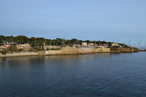 Blue coast from Grand Rouveau beach in Sausset