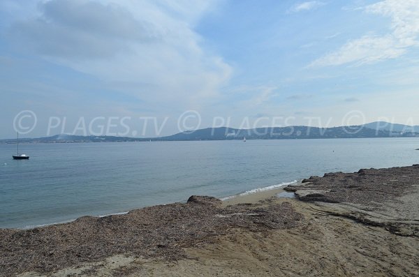 Vue sur St-Tropez depuis l'anse du Vieux Moulin