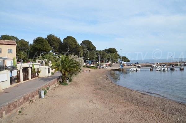 Promenade des Hafens von Boulouris in Saint Raphaël im Var