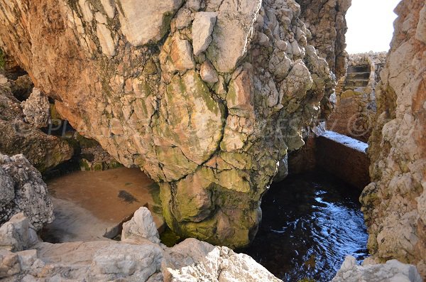 Natural pool in Faux Argent bay in Cap d'Antibes