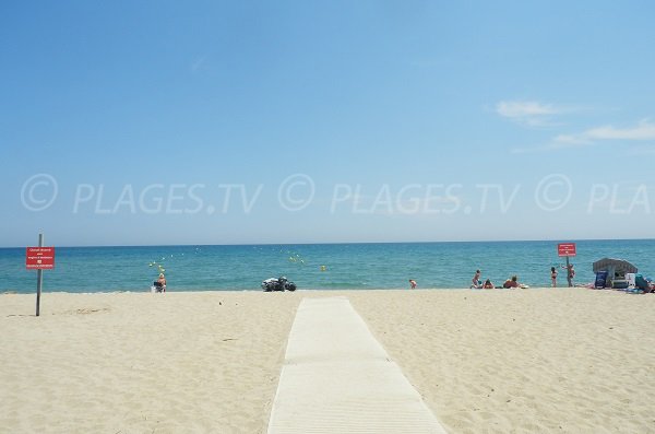 Tapis de sol sur la plage de Port Barcarès - Poste de secours n°1