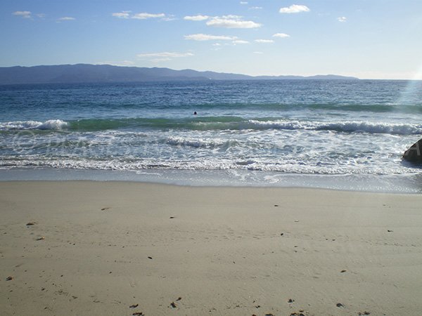 Plage de sable sur la route des Sanguinaires à Ajaccio