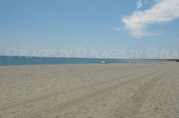 Grande plage de sable au sud de Bastia