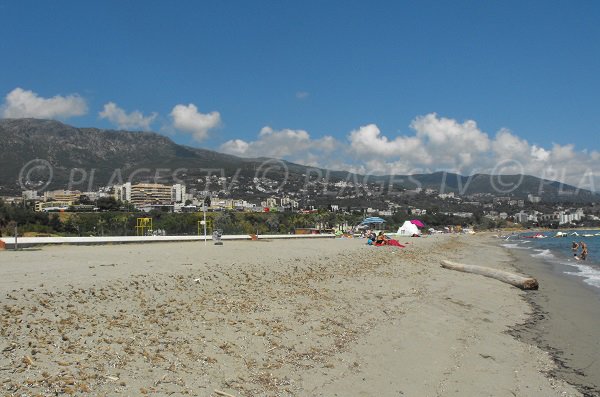 Plage sauvage autour de l'Arinella à Bastia