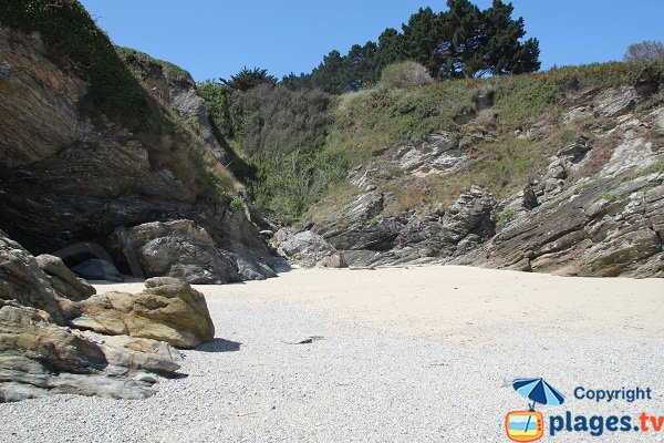 Partie de gauche dans la crique Armel à Belle Ile