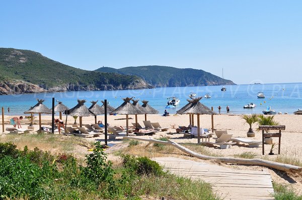 Location de matelas sur la plage d'Arone