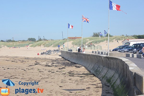 Dike along Asnelles Beach - East side