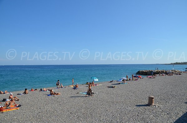 Strand von Nizza in der Nähe des Flughafens - Aubry Lecomte