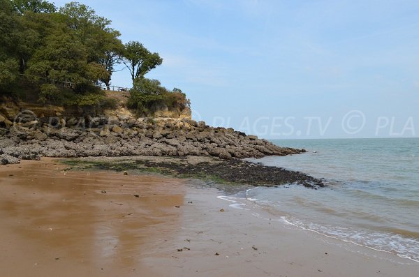 Baby beach at low tide - Island of Aix