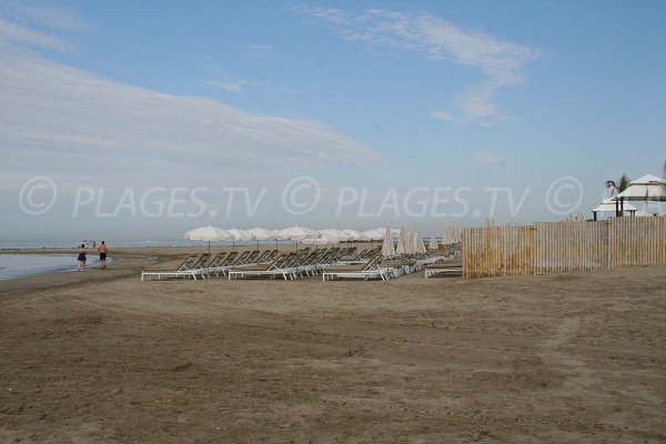 Location de matelas sur la plage ouest du Cap d'Agde