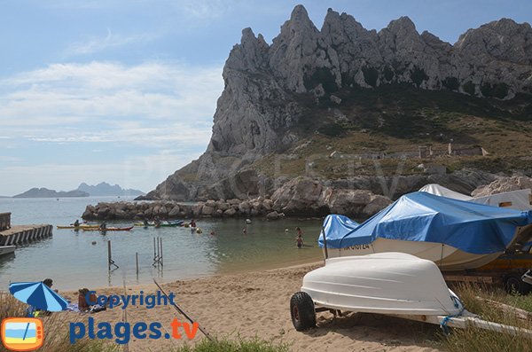 Vue depuis la plage de la baie des singes - Marseille